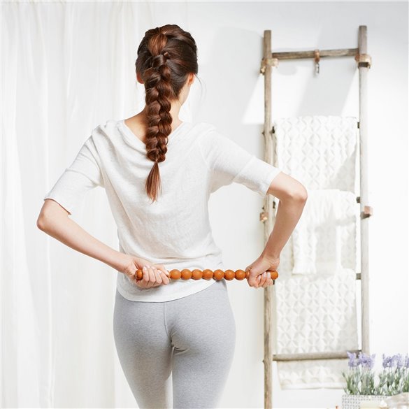 62258_05_gaiam_drewniany_masazer_do_ciala